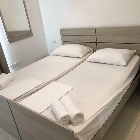 Arturo Mercieqa 6 *